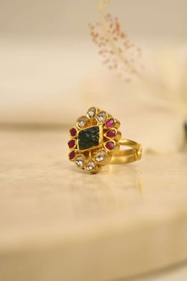 Carved Emerald & Ruby Jadau Ring - Image 2