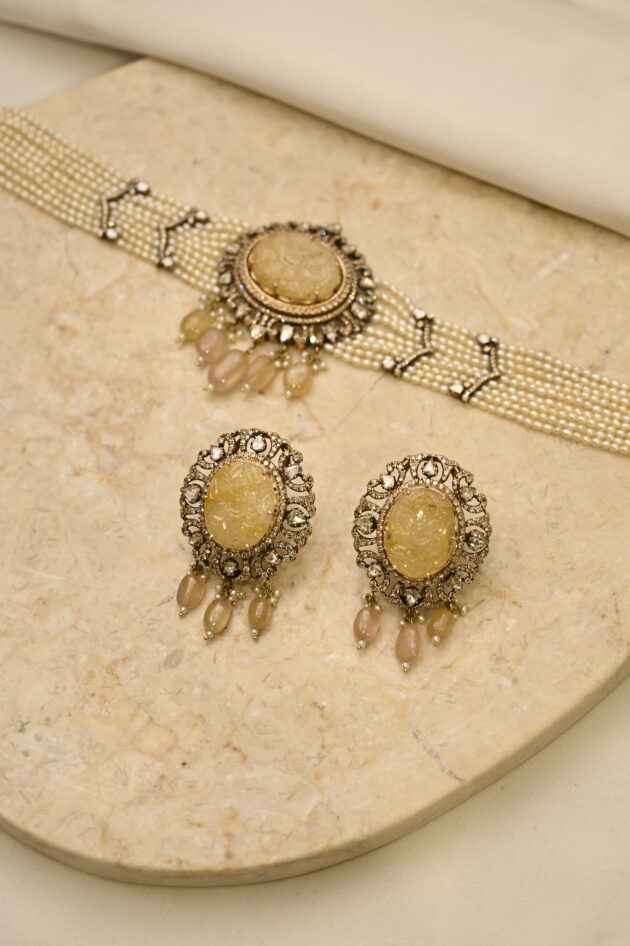 Carved Yellow Sapphire Polki & Diamond Chic Choker with Earrings - Image 4