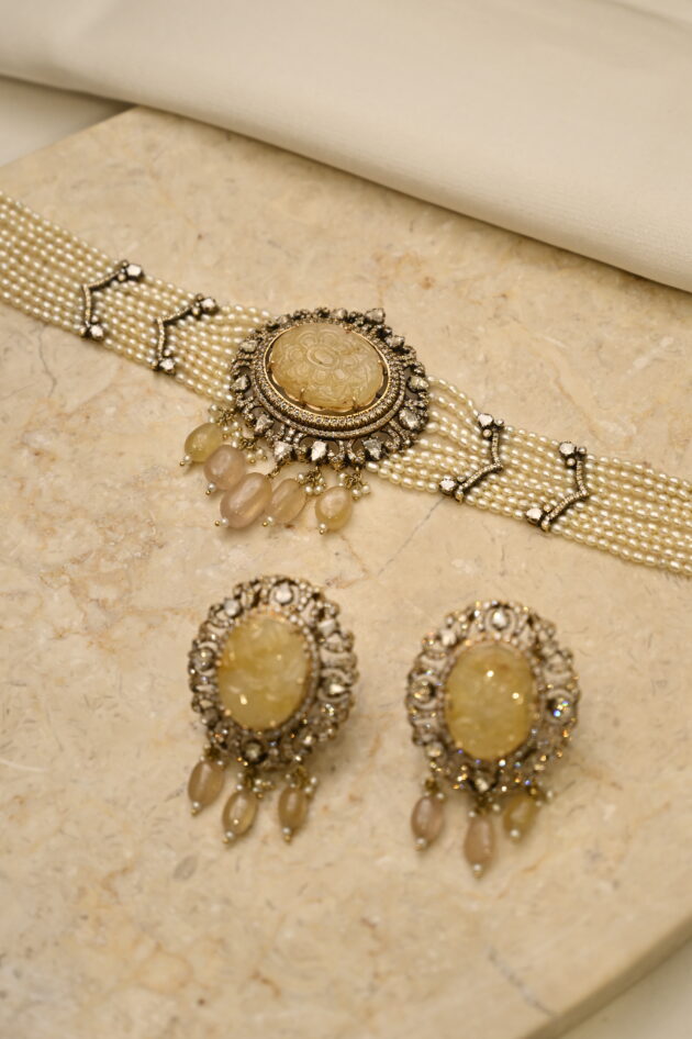 Carved Yellow Sapphire Polki & Diamond Chic Choker with Earrings - Image 3