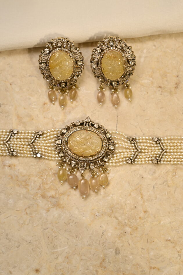 Carved Yellow Sapphire Polki & Diamond Chic Choker with Earrings - Image 2