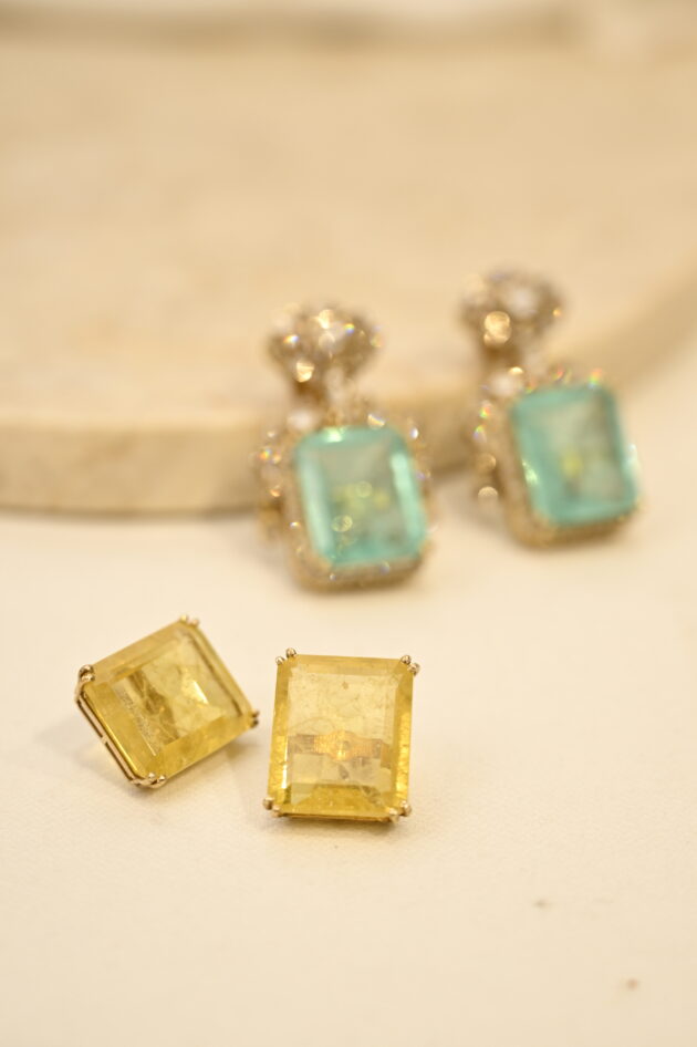 Polki Earrings with Changeable Green & Yellow Stone - Image 3